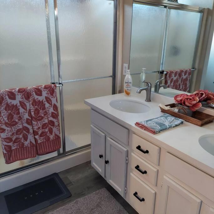 New Beautifully Remodeled Home In Las Vegas Exterior photo